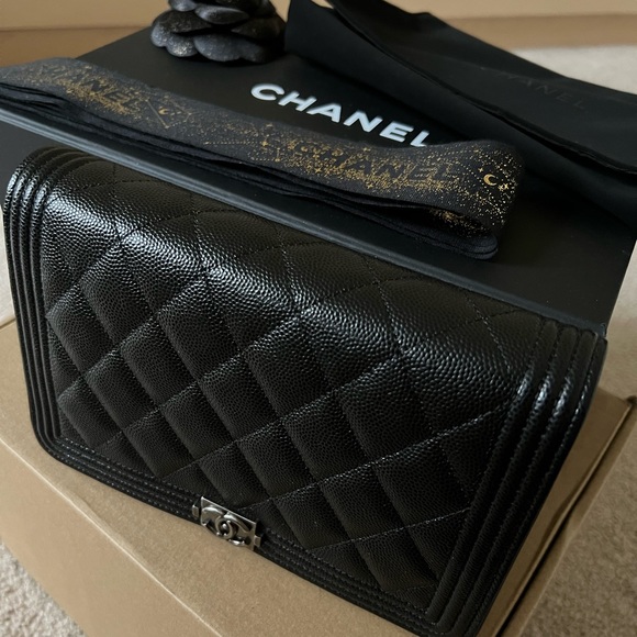 AUTHENIC CHANEL THE BOY WALLET ON CHAIN - Picture 3 of 4